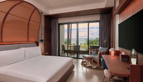 Room, 1 King Bed, Roll-in Shower, Air conditioning