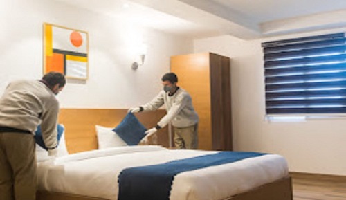 Basic Room, 1 King Bed