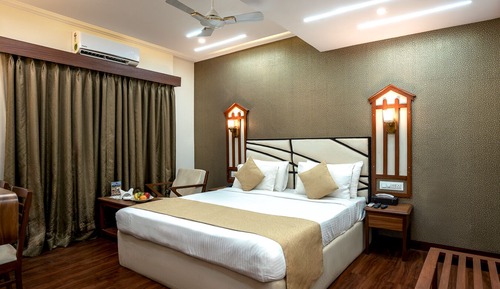 Deluxe Room, 1 King Bed, Balcony