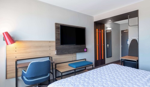Room, 1 King Bed, Accessible (Hearing)