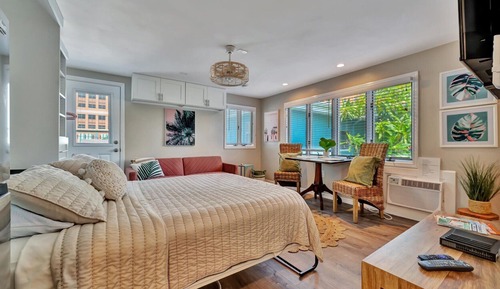 Exclusive Studio, Balcony, Bay View