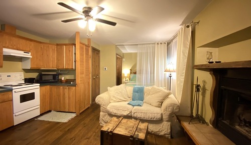 Studio, 1 Queen Bed, Wood Fireplace (Le Studio)