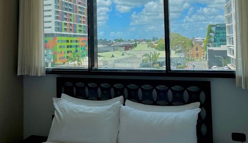 Hotel Queen Urban View with Free WiFi