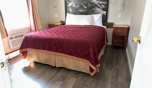 1 Bedroom Apartment, 3 Queen Beds, Full Kitchen, Non Smoking
