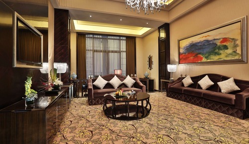 Executive Suite, 1 King Bed, Smoking