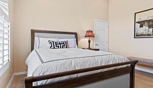 Studio (6 Bedrooms)