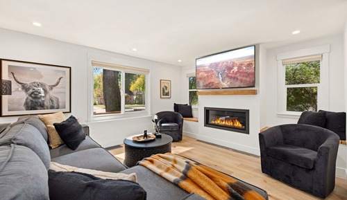 House, Multiple Beds, Patio, Garden View (312 Locust St.)