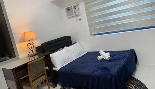 Comfort Studio Suite, 1 Queen Bed, Non Smoking, Partial Sea View