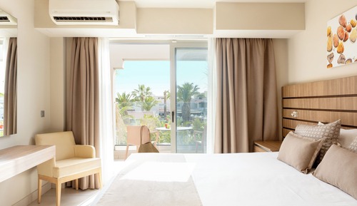 Double Room with Sharing Pool