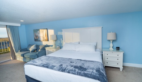 Oceanfront One bedroom King Suite