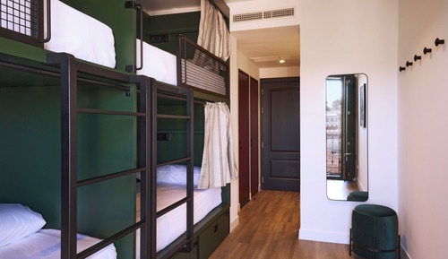 6-Bed Mixed Dorm