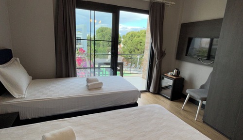 Deluxe Room, Balcony, Pool View