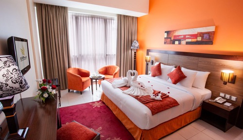 Deluxe One Bedroom Apartment with Balcony