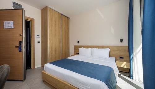 Comfort Studio, 1 Queen Bed, Balcony, Garden View