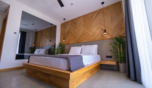Deluxe Corner Room With Pool