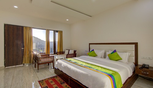 Deluxe Room With Balcony And Hill View