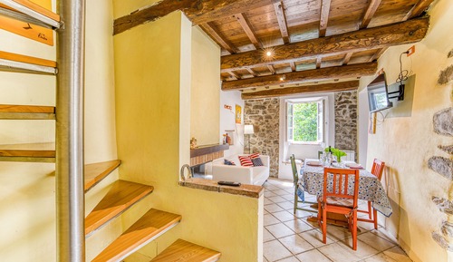 Family House, 2 Bedrooms, Mountainside (Beppe's House in Garfagnana)