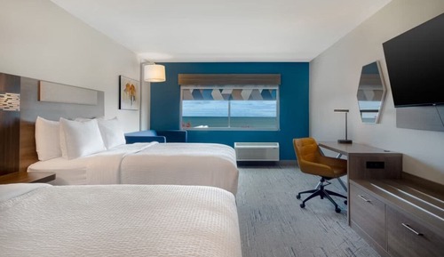 Suite, 2 Queen Beds, Accessible, Non Smoking (Communications, Lake View)