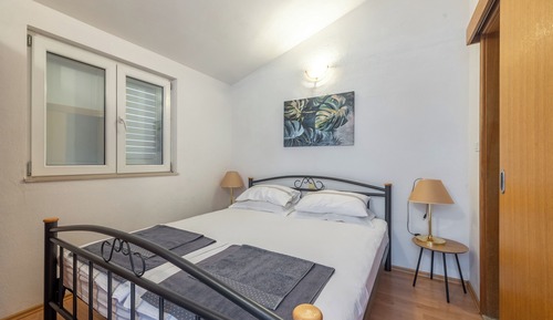 Apartment (A5)