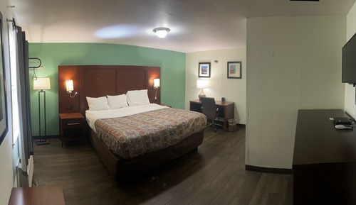Room, 1 King Bed, Smoking