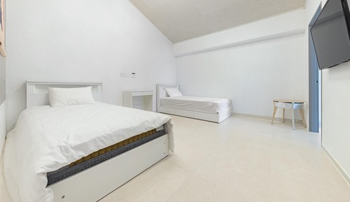 Basic Room, 2 Bedrooms (Mare  private house)