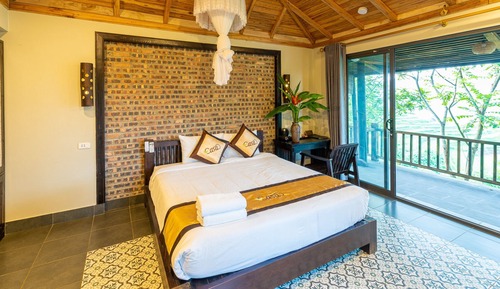 Deluxe Room, 1 King Bed, Balcony, Valley View
