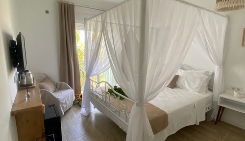 Deluxe Room, 1 Queen Bed, Lanai