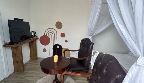 Junior Suite, 1 Queen Bed, Pool View