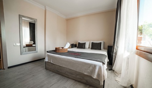 Economy Room