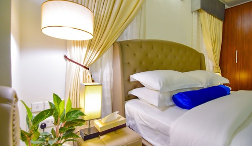 Executive Room, 1 King Bed, Pool View