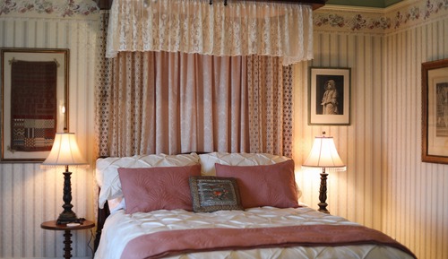 Traditional Suite, 1 Queen Bed, Non Smoking, Partial Sea View