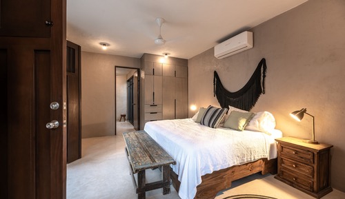 Elite Room, 1 King Bed, Pool View
