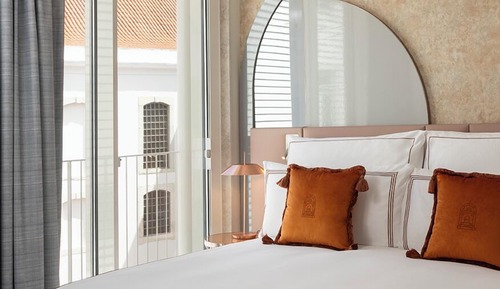 Deluxe Room, 1 King Bed (Cloister View)