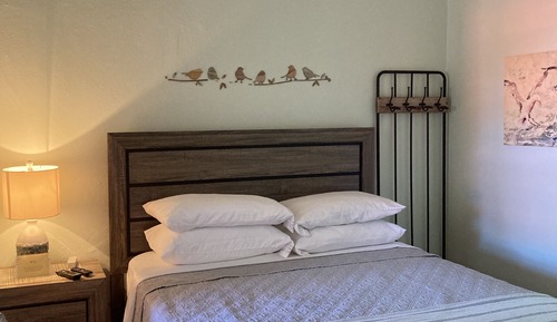 Basic Room, 1 Queen Bed
