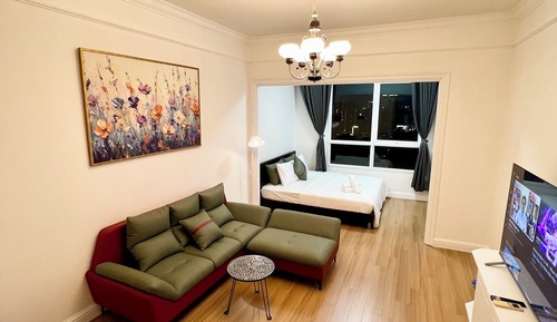 Premier Studio Suite, City View