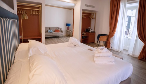 Deluxe Suite, Balcony