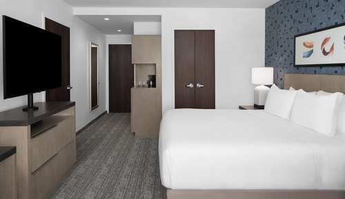 Room, 1 King Bed (Den)