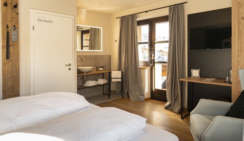 Classic Room, 1 Bedroom, Non Smoking, Mountain View
