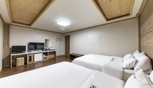 Room (Exclusive Room (1 Double Bed + 1 Doub)