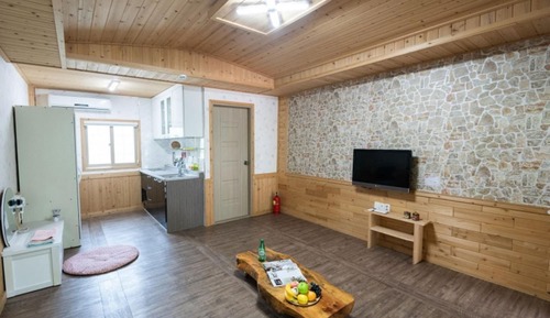 Room (Room 101)