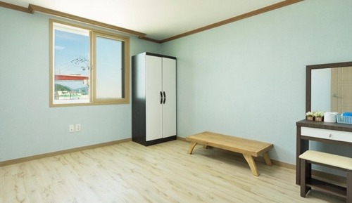 Room (Room 3)