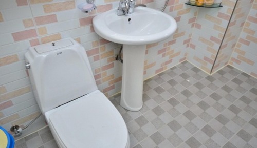 Room (Room 104 Green Room)