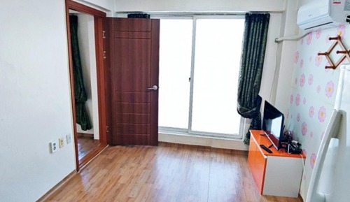 Room (Family room 1)