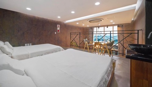 Room (202 (Individual pool Whirlpool spa))