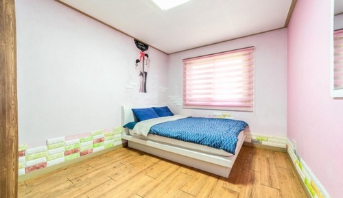 Room (Main Building 204)