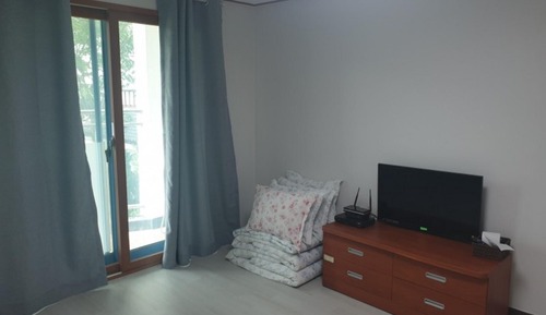 Room (Family Room-Room 204)