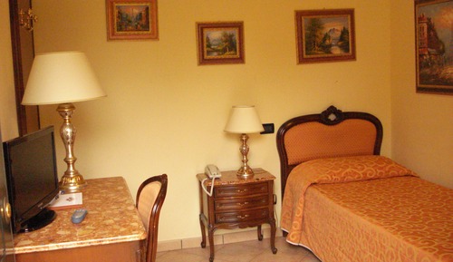 Classic Double Room Single Use, Garden View