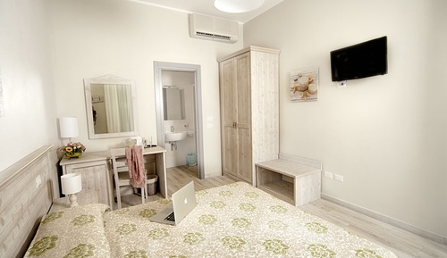 Double Room, 1 Double Bed