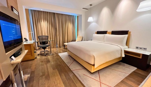 Standard Room, 1 King Bed, Club Lounge Access