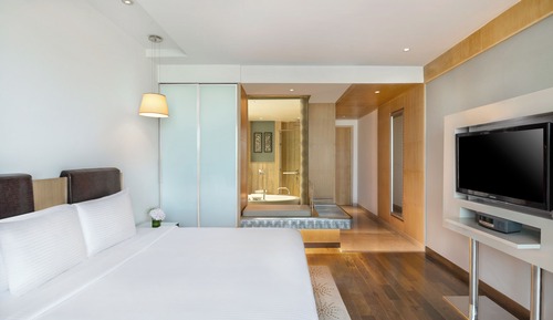 Standard Room, 1 King Bed
